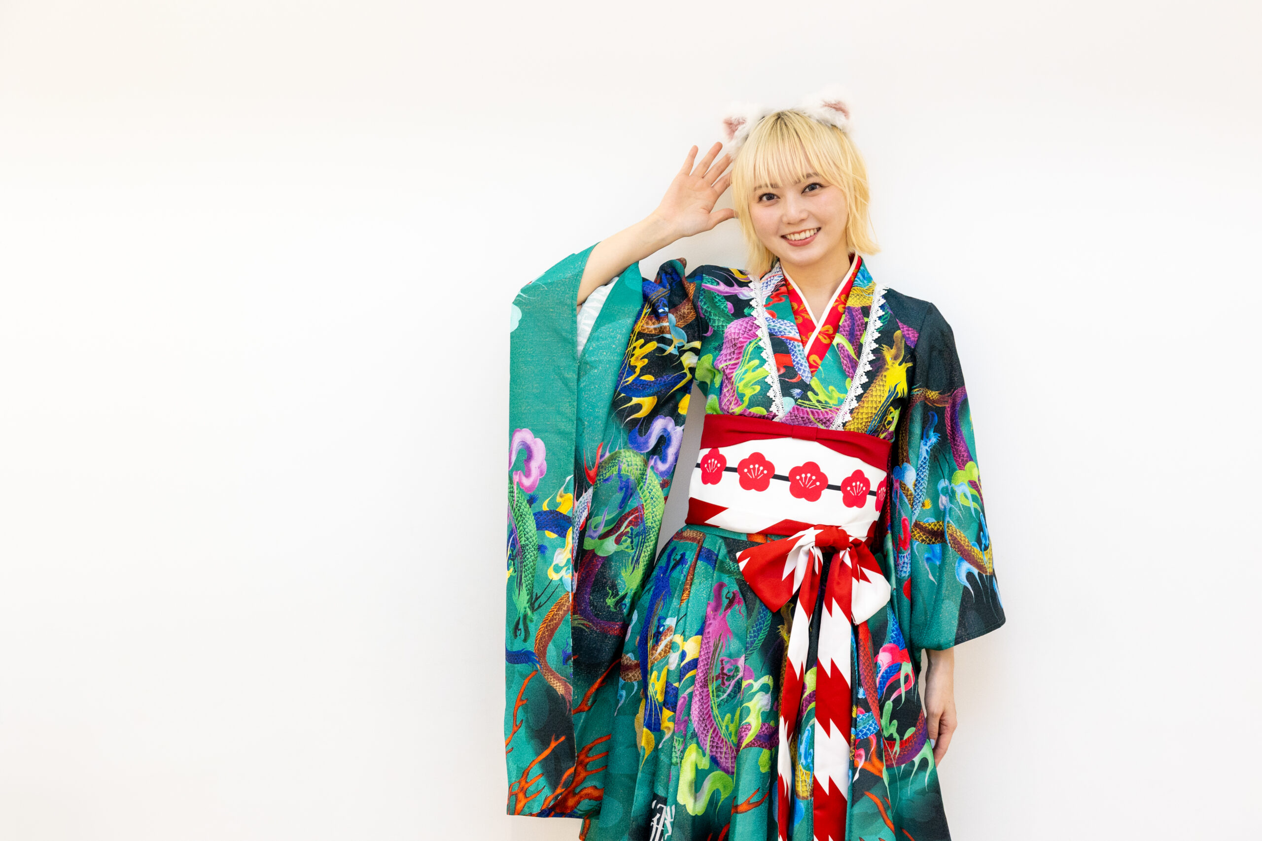 安 本 彩花
